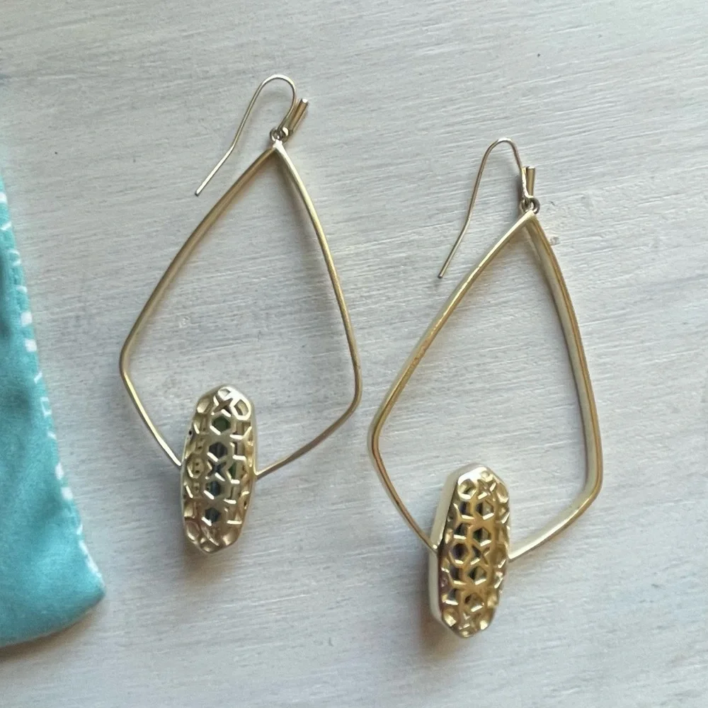Kendra Scott Arianna Gold Drop Earrings in Abalone Shell - Picture 4 of 4